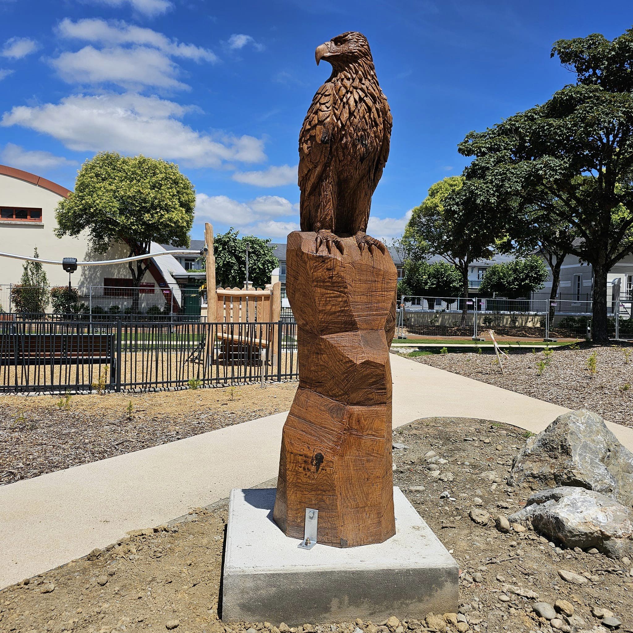 sculture sur tronc, sculture sur tronc à la tronçonneuse 